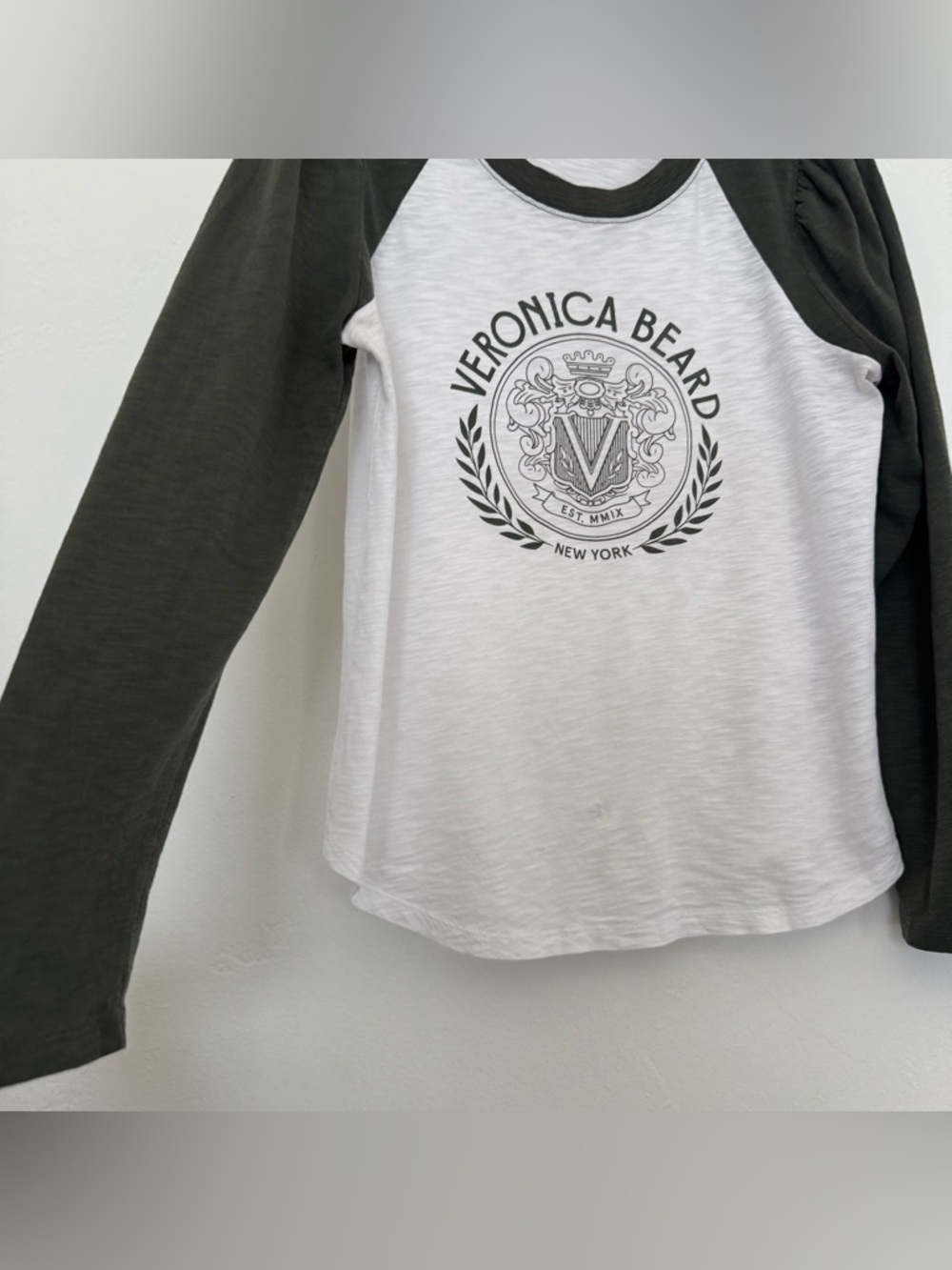 Veronica Beard Mason Logo Raglan Baseball Tee Crest Green White *FLAW* - Picture 5 of 13